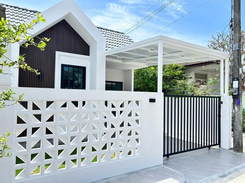 Townhouse in Woranee By Pass (Behind Ki Hin) 