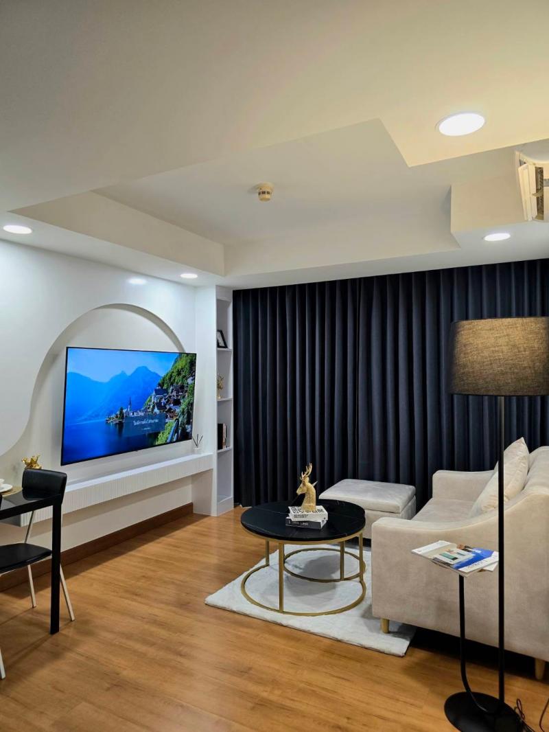 The Royal Place Condominium 